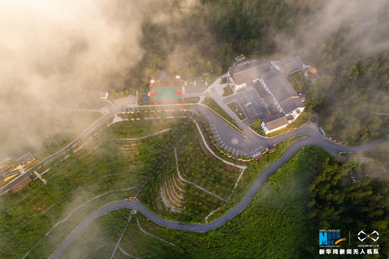 航拍湖北省襄阳市保康县云海景观 新华网发 陈先瑞摄