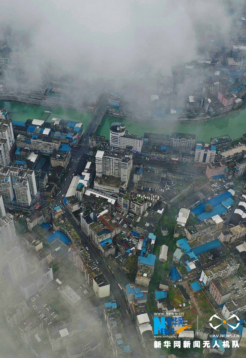 图为10月19日航拍的鹤峰县城一景.新华网发 杨顺丕摄